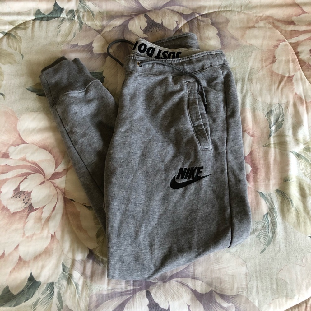 Nike sweatpants / joggers